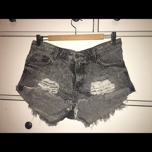 ✨& Denim Black distressed jean shorts✨